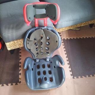 【終了】取りに来ていただける方、チャイルドシートさしあげます。エールベベ　サラット3ステップ、カー用品の画像