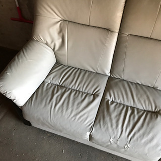 あげます。３人がけソファー　キズあります。アルコール消毒済み！の画像