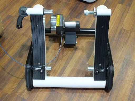 【苫小牧バナナ】動作品 MINOURA/ミノウラ LR961 Live Ride ライブライド サイクル ローラー台 固定 ロードバイク トレーニング♪