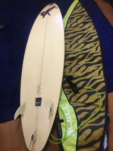 サーフボードショート