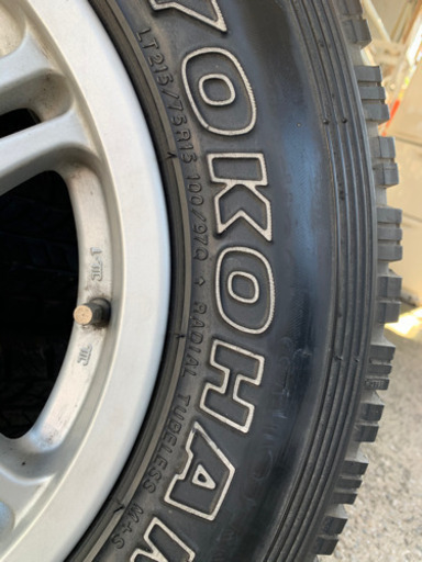 215/75/15 ヨコハマ　ジムニー・パジェロミニ軽4WDオーバーフェンダー用中古タイヤアルミセットです。