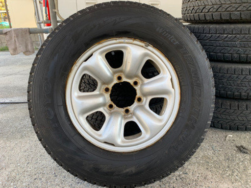 在庫処分の為まもなく終了します ！ 215/80/16 ４駆用ホイル付(スチール)　トーヨー　スタットレスタイヤ4本セット(中古)引取限定
