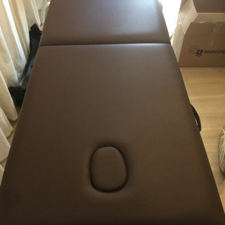 折りたたみ施術ベッド。