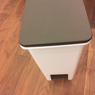 ペダル式　ごみ箱　
