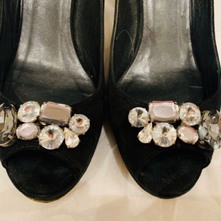 バーニーズニューヨーク BARNEYS NEWYORK ビジューパンプスの画像