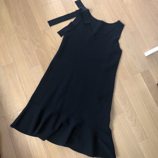 ★着心地抜群 肩リボン 日本のニットワンピース  黒の画像