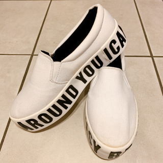 ホワイトスリッポンの画像