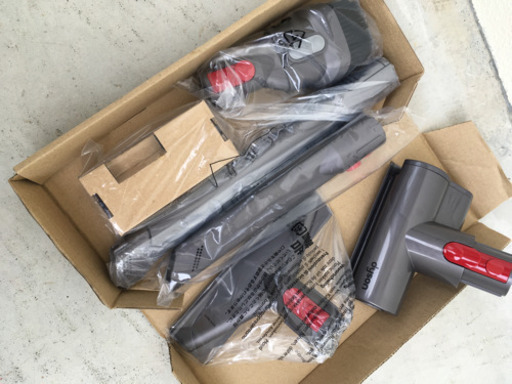 【取引中】ダイソンV8 Fluffy Extra SV 10新品購入後使用1週間