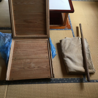 餅をのし餅にする板　と　伸ばし棒