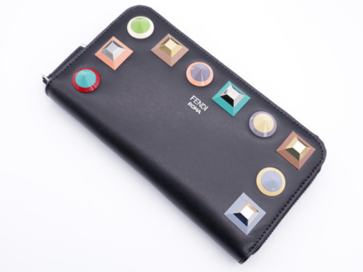 《FENDI/マルチスタッズ ラウンドファスナー 長財布》8M0299 未使用品