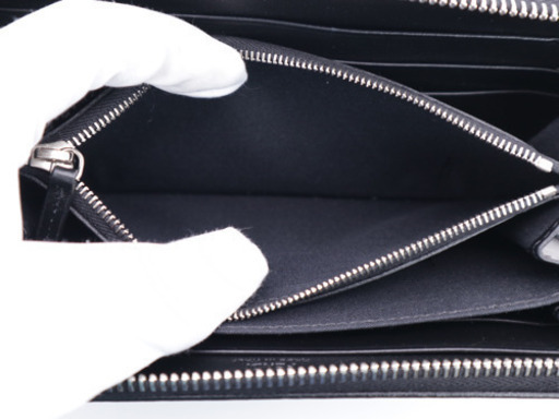 《FENDI/マルチスタッズ ラウンドファスナー 長財布》8M0299 未使用品