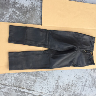 本革のパンツの画像
