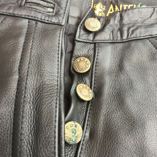 本革のパンツの画像