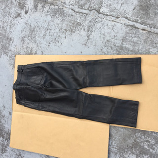 本革のパンツの画像