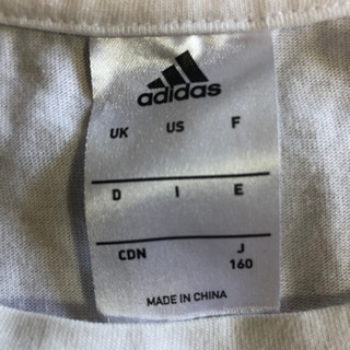 adidas ロングTシャツの画像