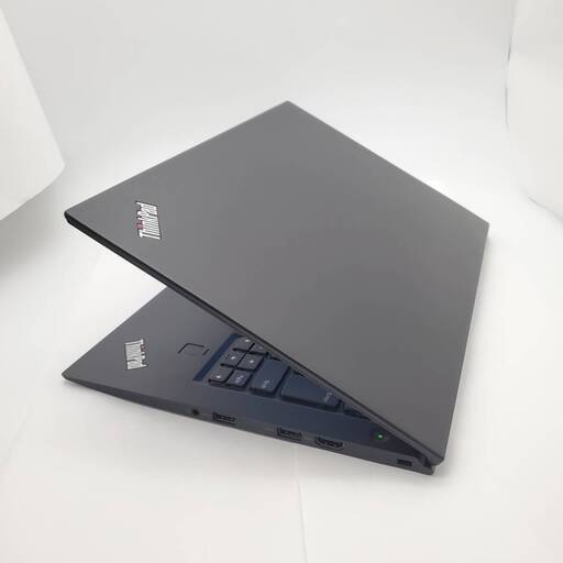 第六世代Corei5 メモリ8GB SSD500GB ノートパソコン