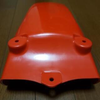ホンダCRM80純正リアフェンダー&シリンダーヘッドの画像