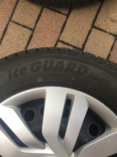 フィット　185/60r15 ヨコハマアイスガード6 ig60 スタッドレスタイヤ