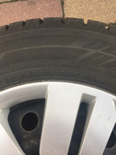 フィット　185/60r15 ヨコハマアイスガード6 ig60 スタッドレスタイヤ