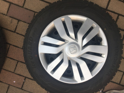 フィット　185/60r15 ヨコハマアイスガード6 ig60 スタッドレスタイヤ