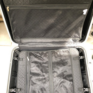 取引確定済み　スーツケース　シルバーの画像