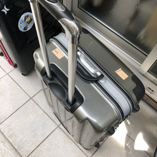 取引確定済み　スーツケース　シルバーの画像