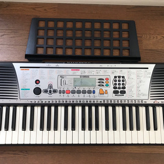 YAMAHAのキーボードPSR-201の画像