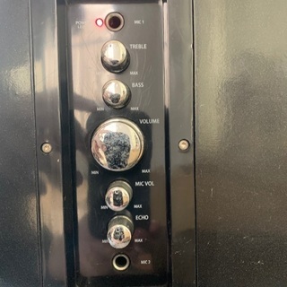 重低音スピーカーの画像