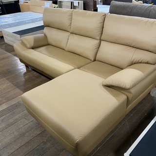 訳ありカウチソファー！横に2cm程のキズがあります。16万円を39800円です！引取価格