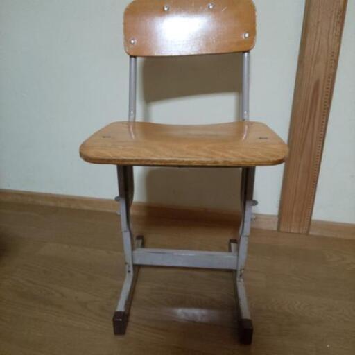 学校の椅子⁉️、売ります