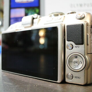 OLYMPUS E-PL6 ミラーレス デジタルカメラ ダブルズームキット【愛品倶楽部柏店】の画像