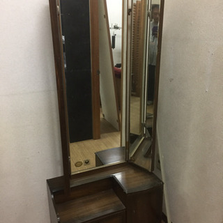三面鏡、イス