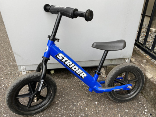 ストライダー　青
