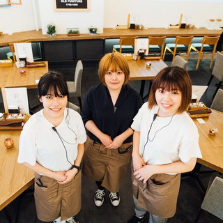 高知県で新店舗オープン！インスタ映えのおしゃれなカフェでのホールスタッフ募集の画像