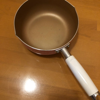 深めのフライパン（ピンク）