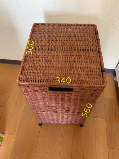 籐のランドリーボックス