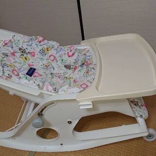バウンサーにもなるベビー　ローチェア