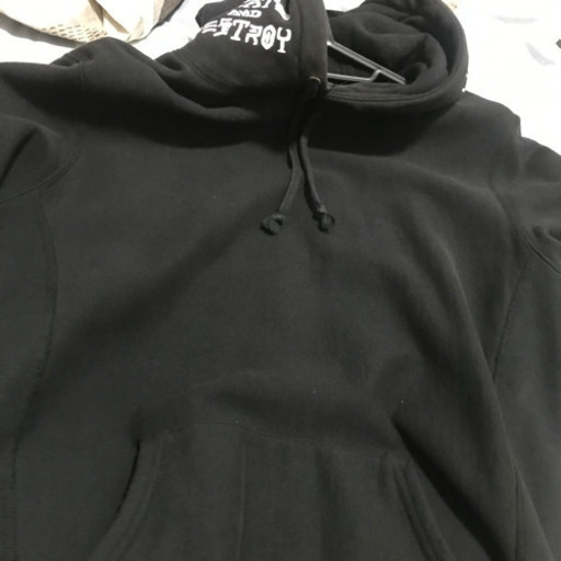 シュプリームパーカーｍサイズ完売品