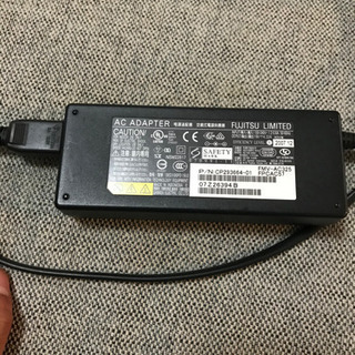 ノートパソコン用　FUJITSU ACアダプタ