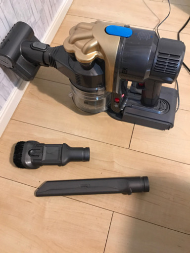 Dyson ハンディコードレスクリーナー　ノズル3種類付
