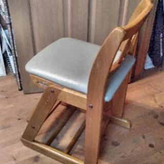 子供用？食卓に腰掛けに。の画像