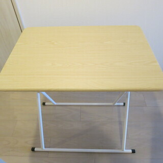 折り畳みテーブルの画像