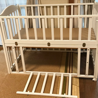 【コンビ　ベビーベッド】比較的キレイですの画像