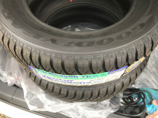 新品　オールシーズンタイヤ　215-65-16