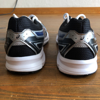 アシックス　ランニングシューズ　23.5の画像
