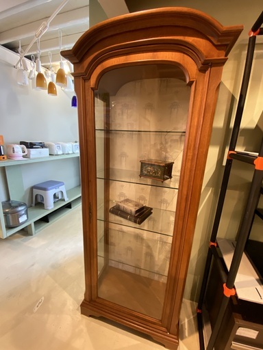 飾り棚 フリーラック シェルフ 棚 茶 3面ガラス 棚板ガラス 中古品 