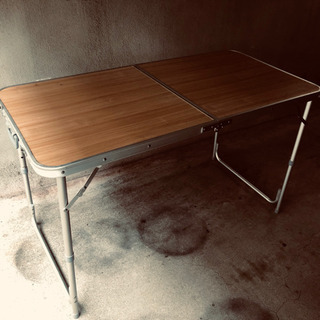 アウトドア　折りたたみテーブルの画像