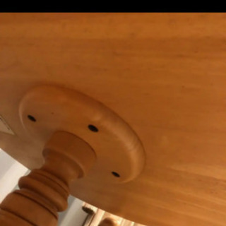 テーブルと椅子の３点セットの画像