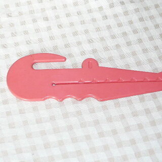 自宅保管品　可愛い　わに　指の形にフィット　レトルトパウチ食品を...