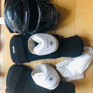 最終値下げ‼️ 空手着&ヘルメット&保護セットの画像